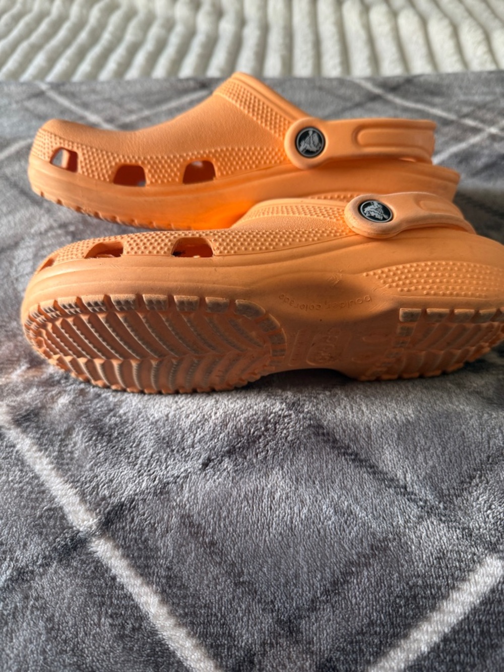 CROCS Women’s Peach-Orange Classic Clog Size 7